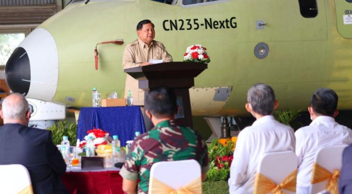 Menhan Prabowo Tantang PTDI Buat 24 Pesawat CN235 Tiap Tahun